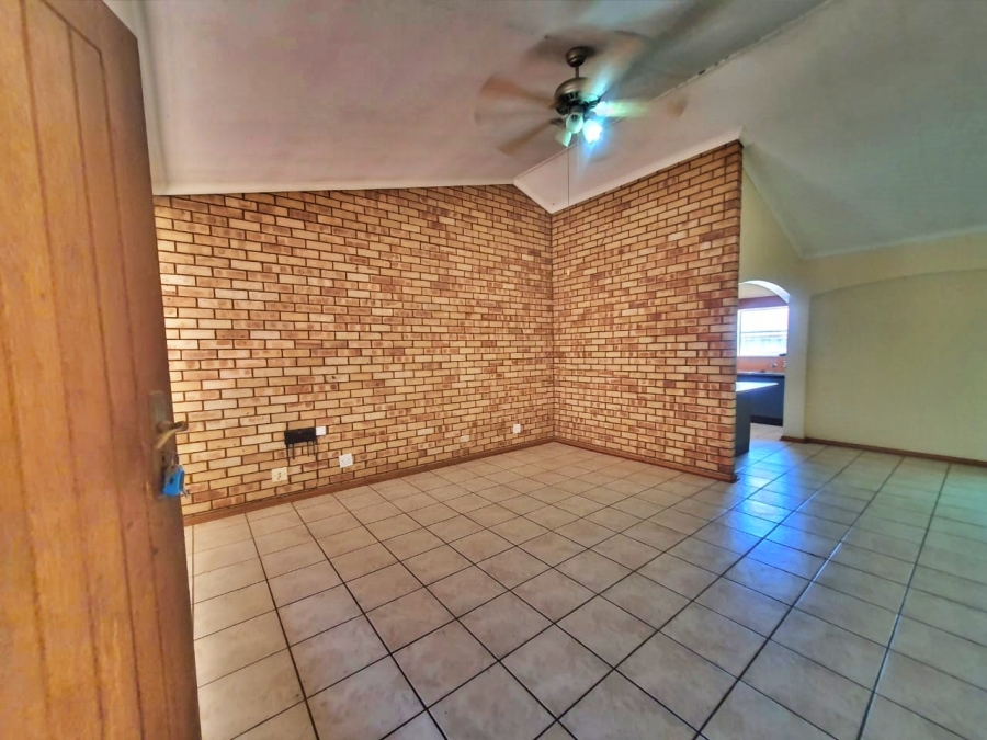 28 Bedroom Property for Sale in Kannoniers Park North West